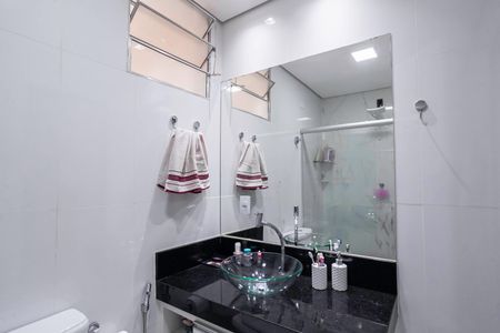 Casa à venda com 200m², 3 quartos e 2 vagasBanheiro da suíte 