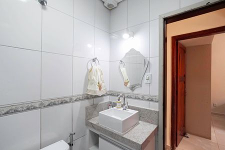 Casa à venda com 200m², 3 quartos e 2 vagasBanheiro social 