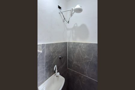 Banheiro de kitnet/studio para alugar com 1 quarto, 18m² em Ipiranga, São Paulo