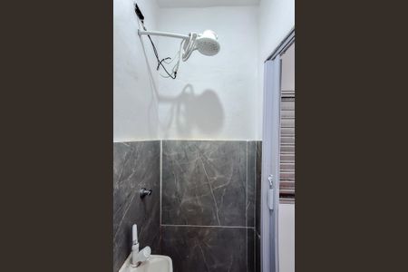 Banheiro de kitnet/studio para alugar com 1 quarto, 18m² em Ipiranga, São Paulo