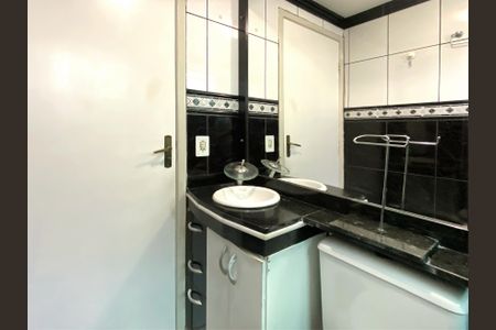 Apartamento à venda com 64m², 3 quartos e 1 vaga Apartamento à venda com 64m², 3 quartos e 1 vagaBanheiro