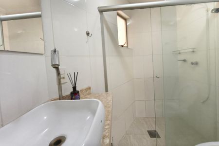 Banheiro de apartamento para alugar com 1 quarto, 74m² em Cambuí, Campinas