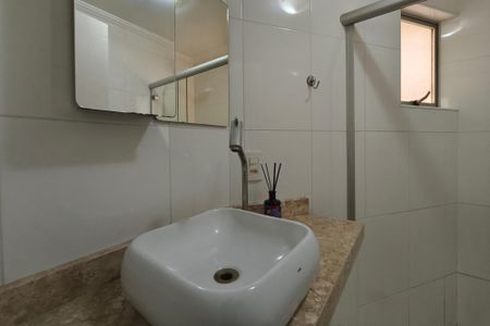 Banheiro de apartamento para alugar com 1 quarto, 74m² em Cambuí, Campinas
