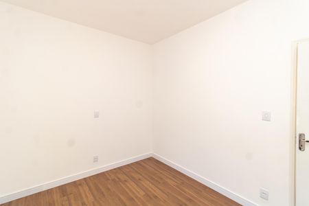 Quarto 2 de casa para alugar com 2 quartos, 96m² em Vila Nivi, São Paulo