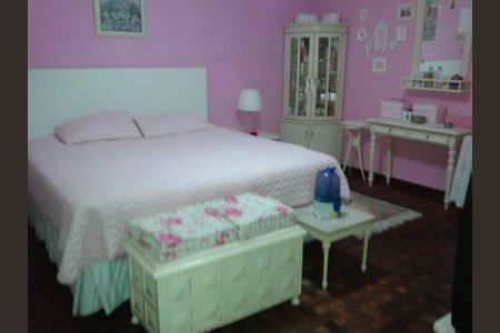 Casa à venda com 242m², 4 quartos e 2 vagasQuarto