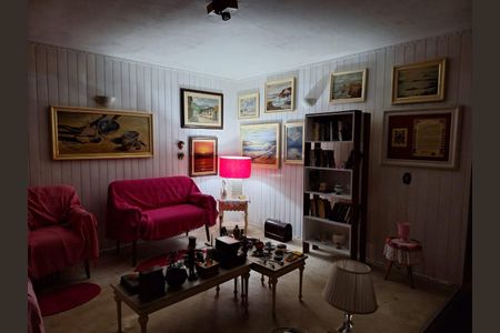 Casa à venda com 242m², 4 quartos e 2 vagasSala