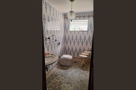 Casa à venda com 242m², 4 quartos e 2 vagasBanheiro Social