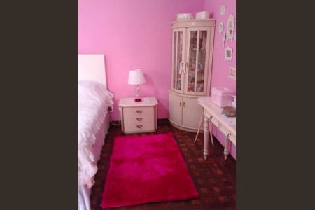 Casa à venda com 242m², 4 quartos e 2 vagasQuarto