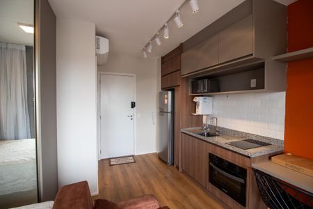 Cozinha de apartamento para alugar com 1 quarto, 25m² em Butantã, São Paulo