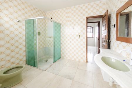 Casa para alugar com 280m², 4 quartos e 7 vagasBanheiro social