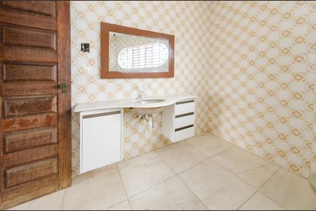 Casa para alugar com 280m², 4 quartos e 7 vagasBanheiro social