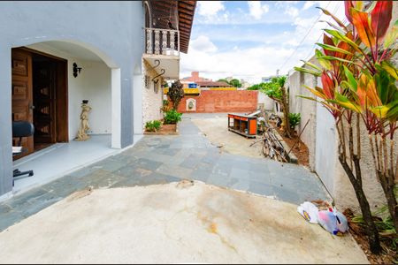 Casa para alugar com 280m², 4 quartos e 7 vagasÁrea externa