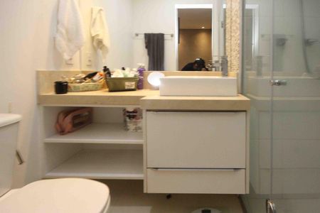 Apartamento à venda com 68m², 2 quartos e 1 vagaBanheiro da Suite