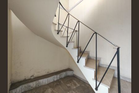 Apartamento à venda com 196m², 3 quartos e 2 vagasEscada
