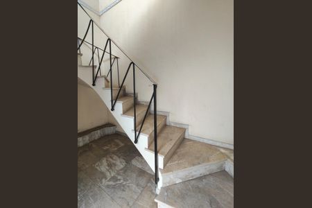 Apartamento à venda com 196m², 3 quartos e 2 vagasEscada