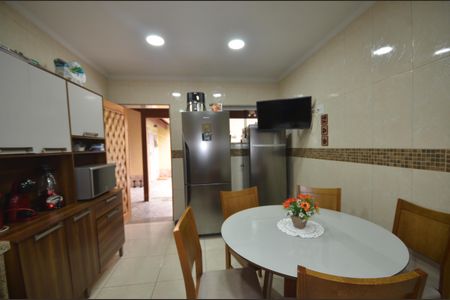 Casa para alugar com 250m², 4 quartos e 3 vagasCozinha 