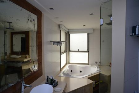 Apartamento para alugar com 497m², 4 quartos e 5 vagasBanheiro Suíte Principal