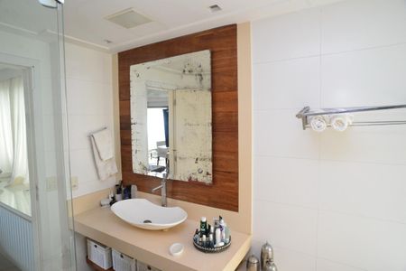 Apartamento para alugar com 497m², 4 quartos e 5 vagasBanheiro Suíte Principal