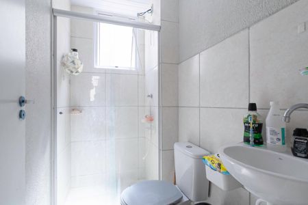 Banheiro social  de apartamento para alugar com 2 quartos, 44m² em Caiapos, Contagem