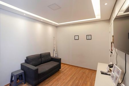 Sala de apartamento para alugar com 2 quartos, 44m² em Caiapos, Contagem