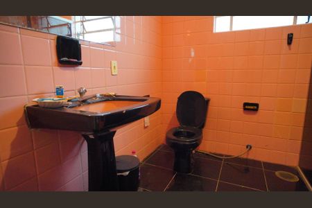 Casa à venda com 310m², 3 quartos e 1 vagaBanheiro corredor 2