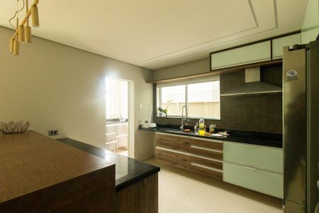 Casa de condomínio para alugar com 220m², 4 quartos e 4 vagasCozinha