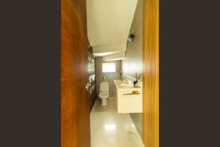 Casa de condomínio para alugar com 220m², 4 quartos e 4 vagasLavabo