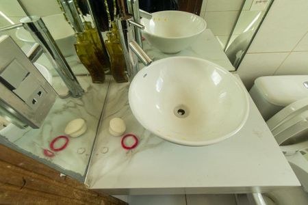 Casa de condomínio para alugar com 220m², 4 quartos e 4 vagasBanheiro da Suíte 4