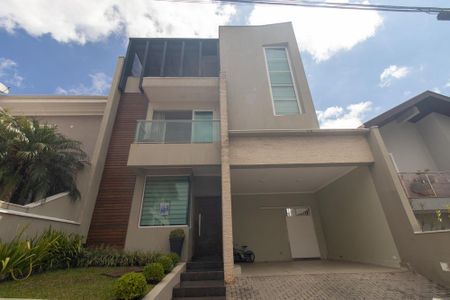 Casa de condomínio para alugar com 220m², 4 quartos e 4 vagasFachada
