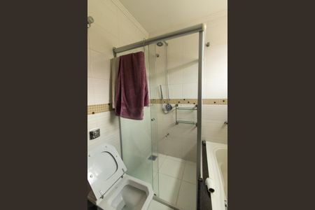 Casa de condomínio para alugar com 220m², 4 quartos e 4 vagasBanheiro da Suite 1