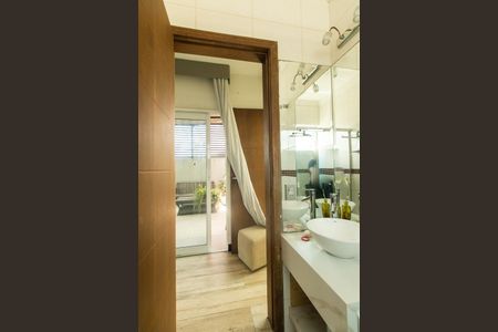 Casa de condomínio para alugar com 220m², 4 quartos e 4 vagasBanheiro da Suíte 4