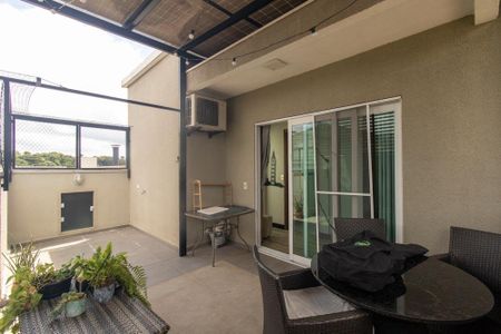 Casa de condomínio para alugar com 220m², 4 quartos e 4 vagasVaranda