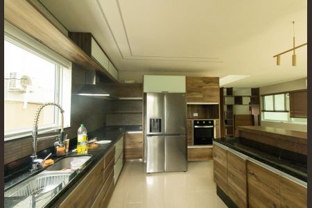 Casa de condomínio para alugar com 220m², 4 quartos e 4 vagasCozinha