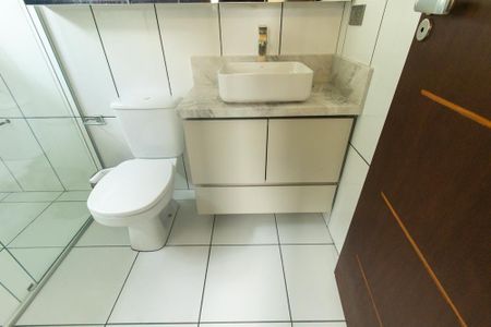 Casa de condomínio para alugar com 220m², 4 quartos e 4 vagasBanheiro da Suite 3