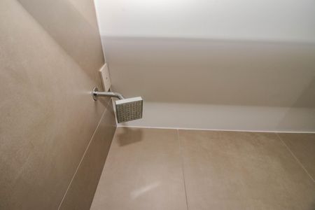 Banheiro de kitnet/studio para alugar com 1 quarto, 25m² em Auxiliadora, Porto Alegre