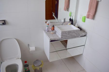 Apartamento para alugar com 76m², 2 quartos e sem vagaBanheiro
