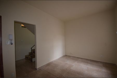Sala de casa para alugar com 3 quartos, 100m² em Cavalcanti, Rio de Janeiro