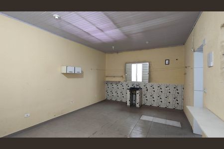 Sala e área de serviço de casa para alugar com 2 quartos, 60m² em Lageado, Ferraz de Vasconcelos