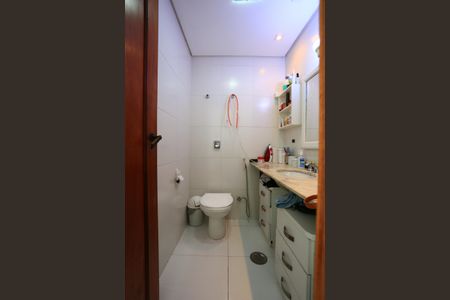 Apartamento à venda com 235m², 4 quartos e 5 vagasBanheiro da Suíte 2