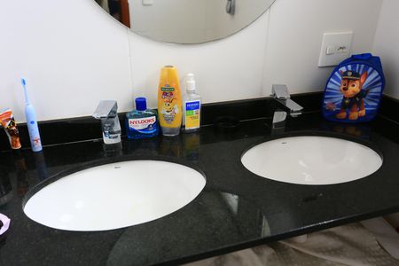 Apartamento à venda com 235m², 4 quartos e 5 vagasBanheiro da Suíte 3