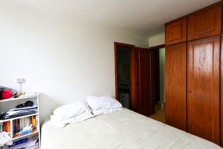 Apartamento à venda com 235m², 4 quartos e 5 vagassuite 2