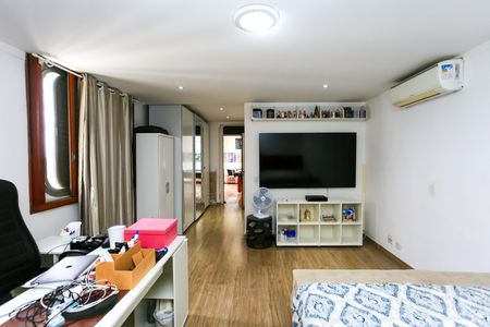 Apartamento à venda com 235m², 4 quartos e 5 vagassuite 1
