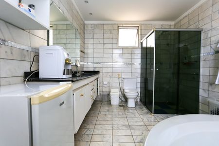 Apartamento à venda com 235m², 4 quartos e 5 vagasBanheiro da Suíte 1