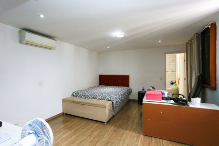 Apartamento à venda com 235m², 4 quartos e 5 vagassuite 1