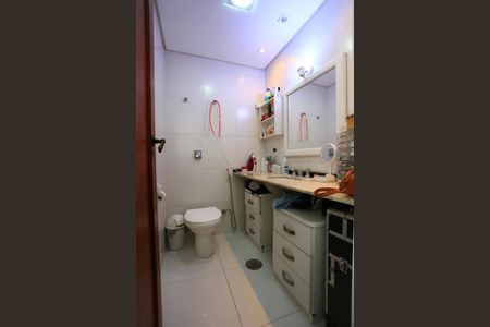 Apartamento à venda com 235m², 4 quartos e 5 vagasBanheiro da Suíte 2