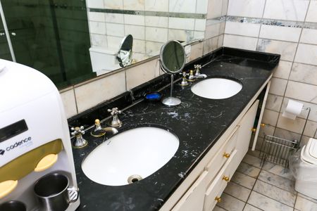Apartamento à venda com 235m², 4 quartos e 5 vagasBanheiro da Suíte 1
