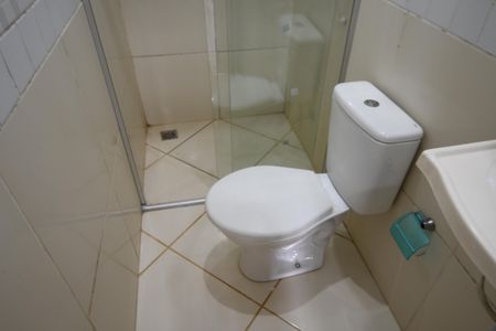 Banheiro de kitnet/studio para alugar com 1 quarto, 35m² em Cidade Universitária, Campinas