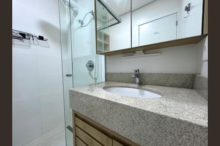 Banheiro de apartamento para alugar com 1 quarto, 39m² em João Paulo, Florianópolis