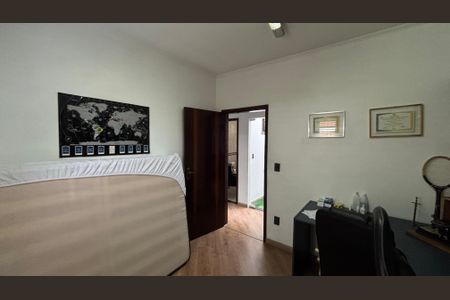 Casa à venda com 350m², 3 quartos e 3 vagas Casa à venda com 350m², 3 quartos e 3 vagasQuarto 2