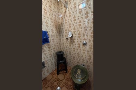 Casa à venda com 350m², 3 quartos e 3 vagas Casa à venda com 350m², 3 quartos e 3 vagasQuintal - Banheiro